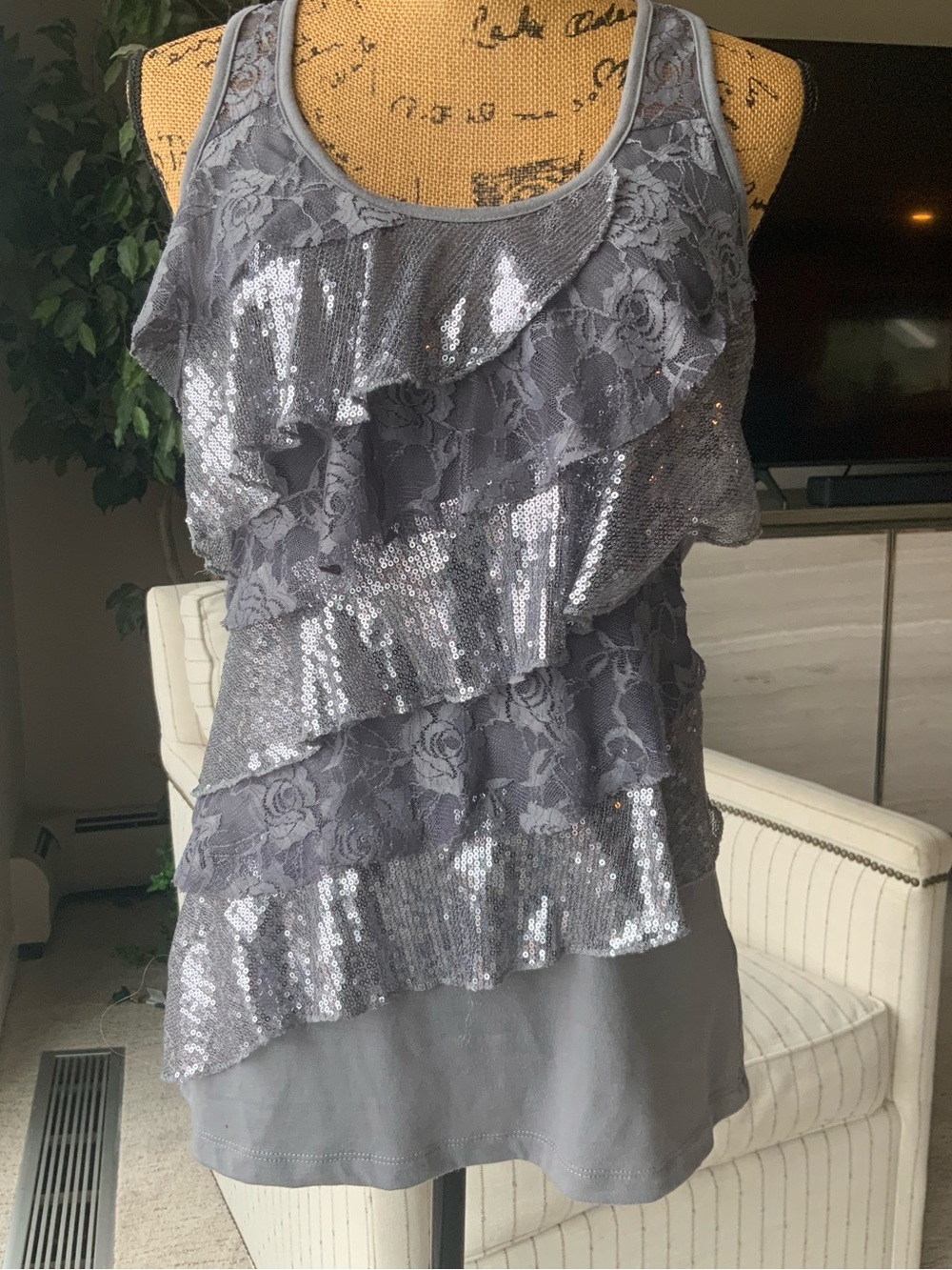 Women's Gray Lace & Sequin Ruffle Tank Top Vanity Size Large